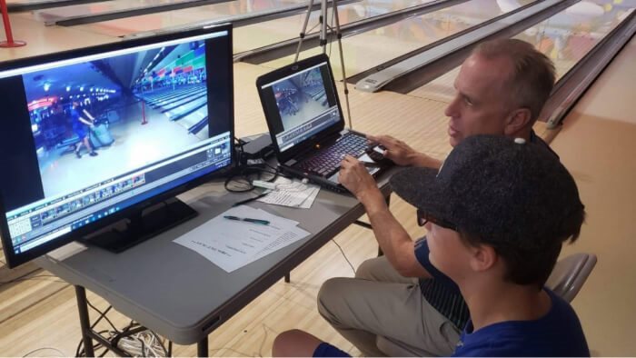 MIKE JASNAU WITH STUDENT WATCHING VIDEO ANALYSIS